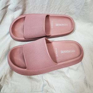 Cushionaire dusty rose pink size 8 (38) slide on sandals